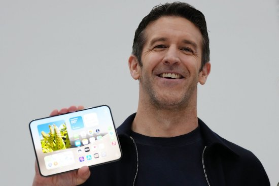 2026果粉狂欢！苹果iPhone新机首销战绩出炉，两大黑科技引发抢购潮